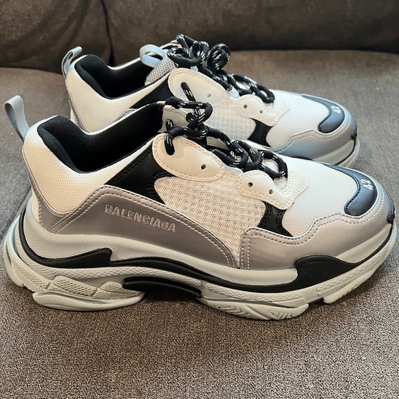 Balenciaga Triple S - Picture 1 of 16